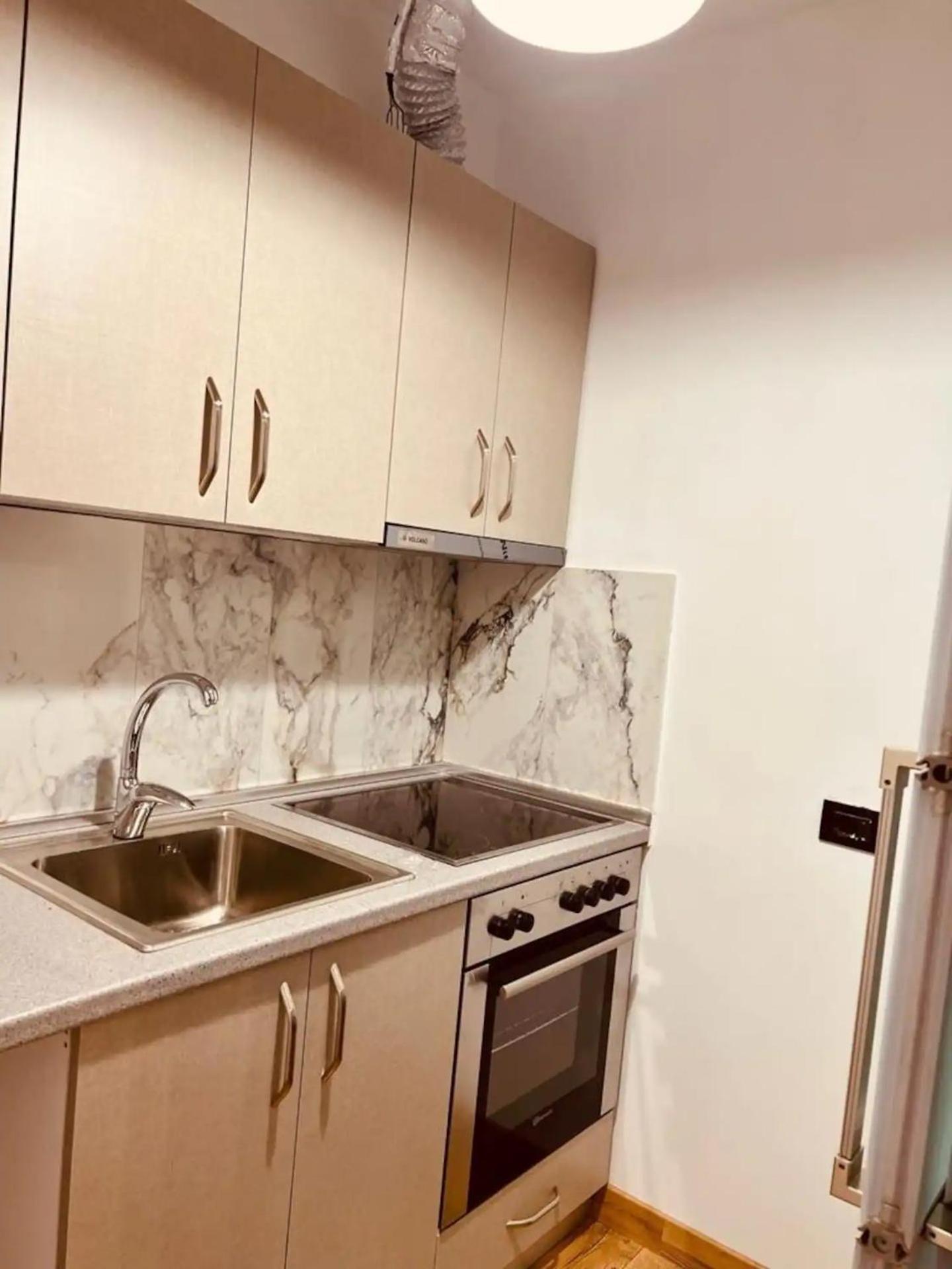 Comfy Studio In City Center Τίρανα Εξωτερικό φωτογραφία